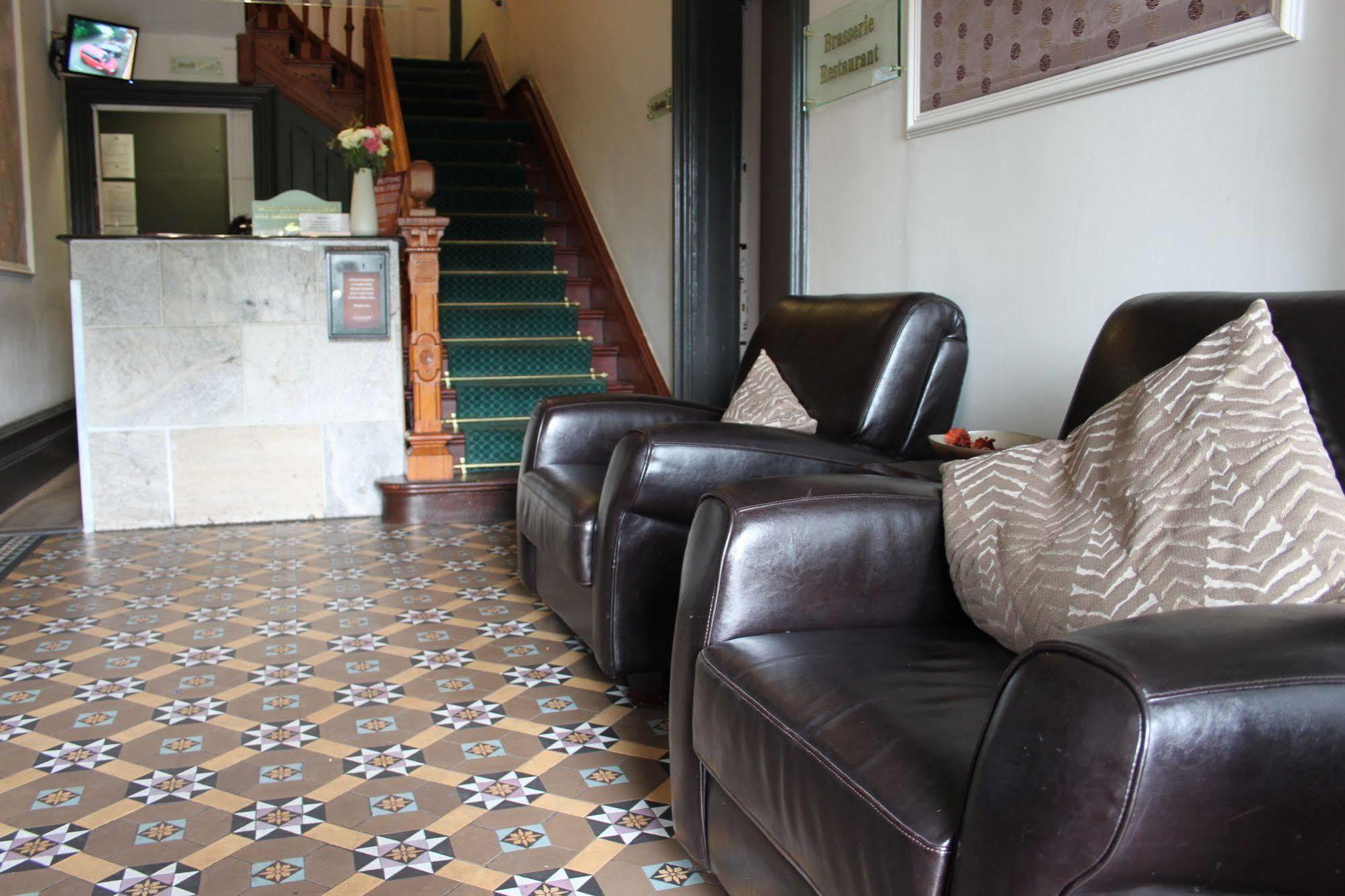 Leaside Hotel Лутон Экстерьер фото