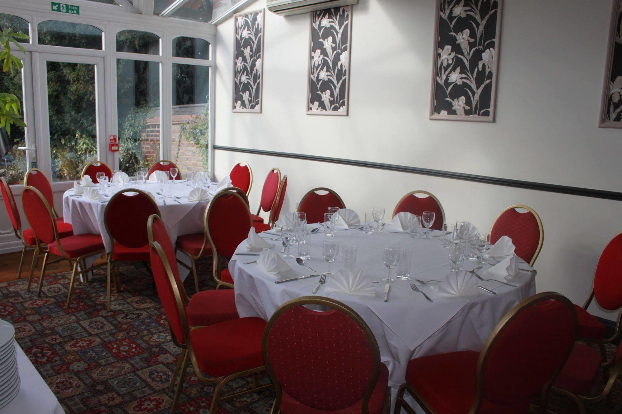 Leaside Hotel Лутон Экстерьер фото