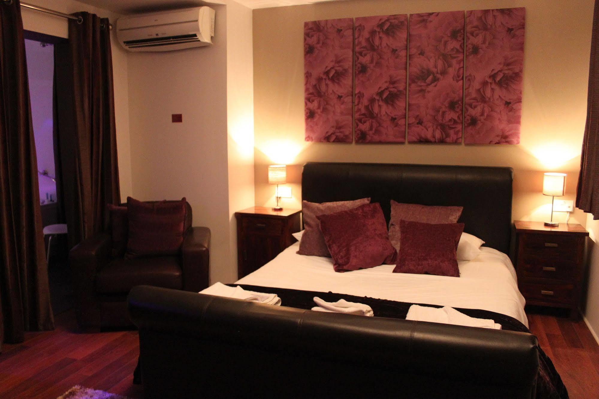 Leaside Hotel Лутон Экстерьер фото