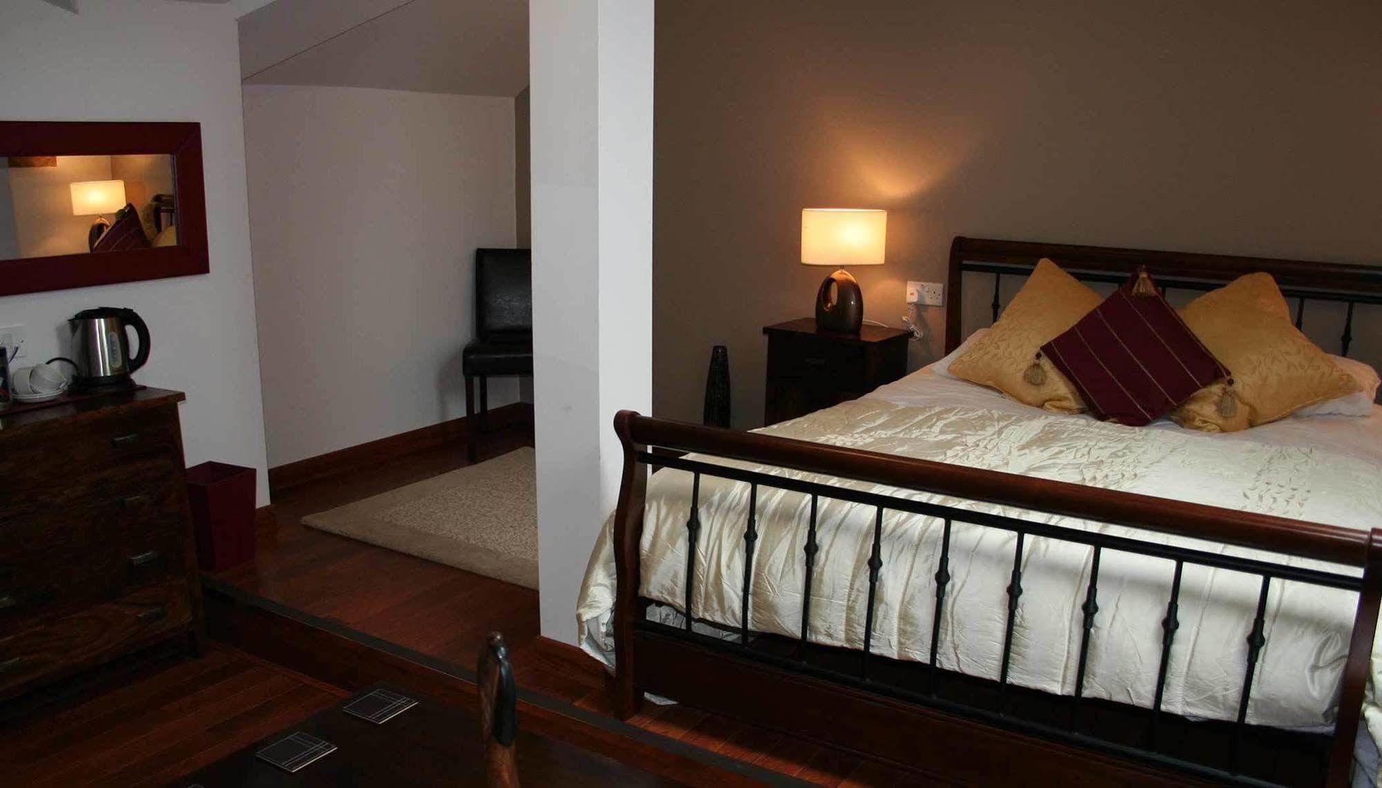 Leaside Hotel Лутон Экстерьер фото